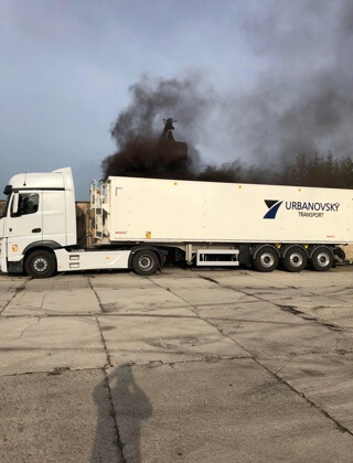 Odstavený kamión na parkovisku